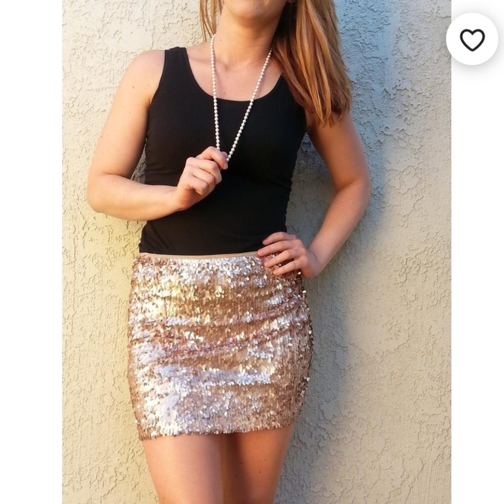 New Gold mini skirt - Picture 2 of 3